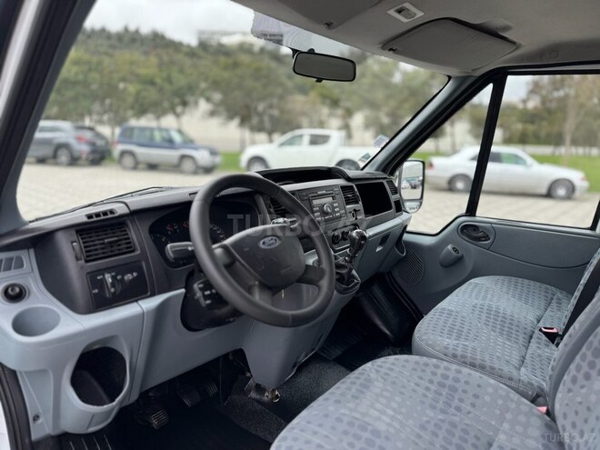 Ford Transit-9