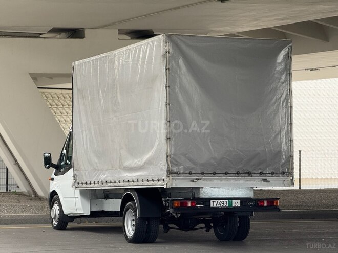 Ford Transit-13