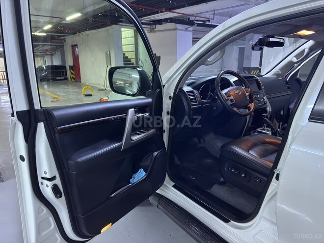 Toyota Land Cruiser-10