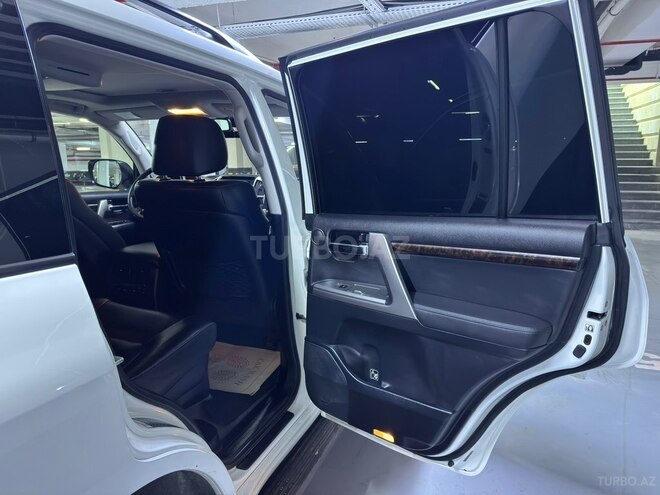 Toyota Land Cruiser-8