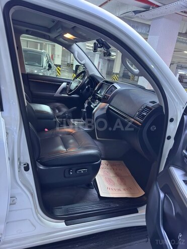Toyota Land Cruiser-6