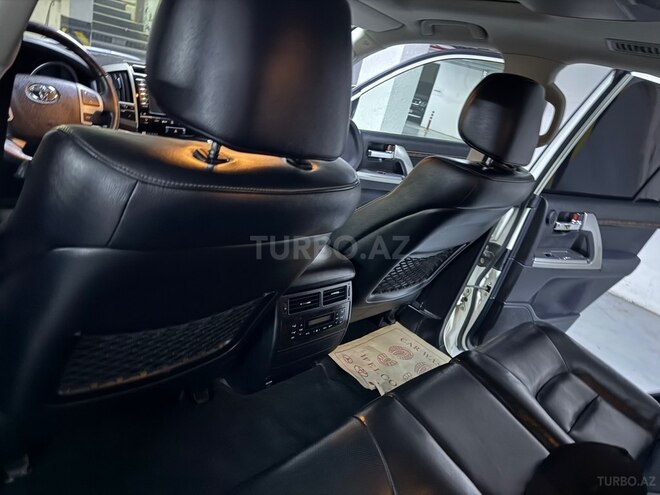 Toyota Land Cruiser-12