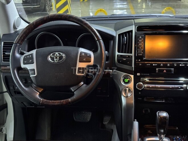 Toyota Land Cruiser-15