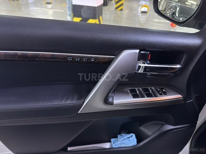 Toyota Land Cruiser-21