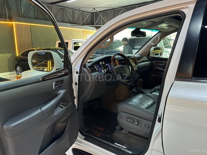 Lexus LX 570-13