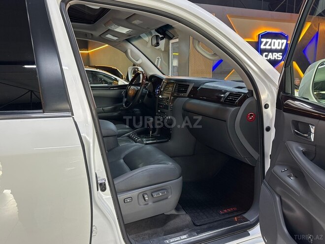 Lexus LX 570-17