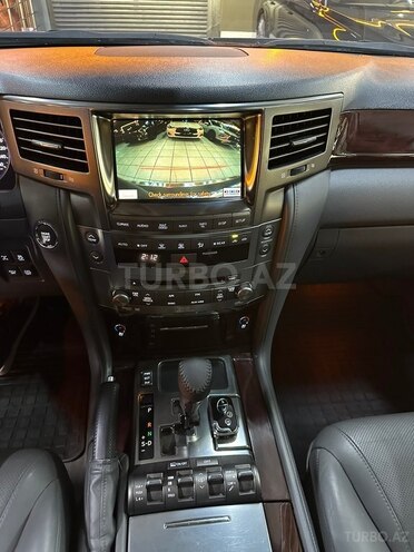 Lexus LX 570-19