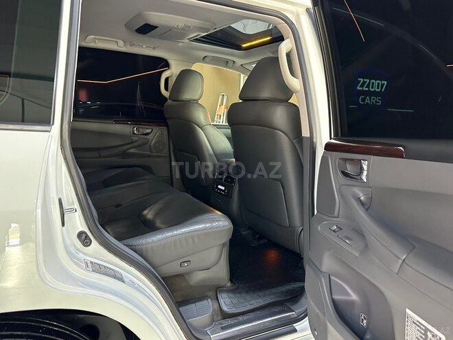 Lexus LX 570-16