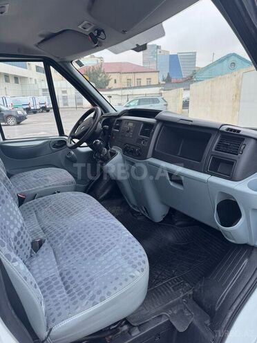 Ford Transit-9