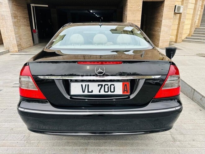 Mercedes E 350-21