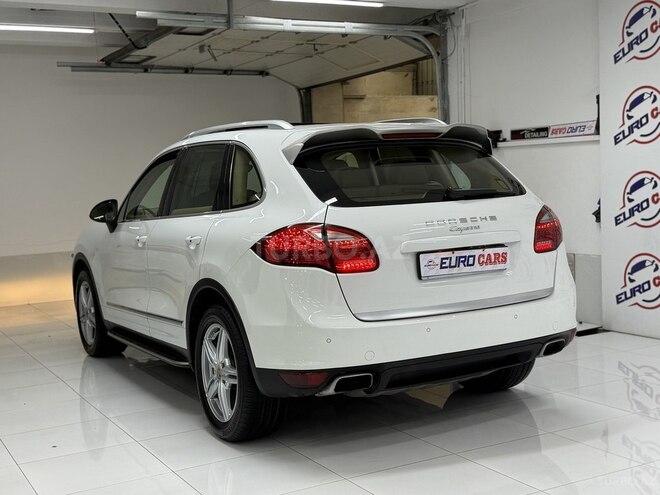 Porsche Cayenne-23