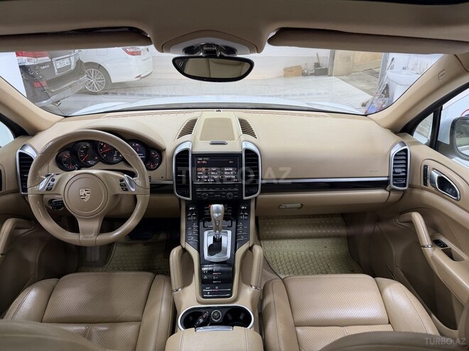 Porsche Cayenne-13