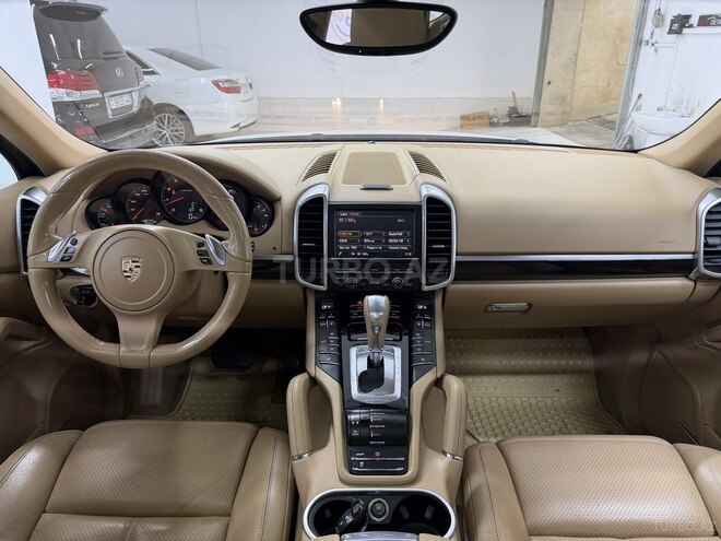 Porsche Cayenne-12