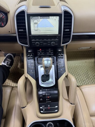 Porsche Cayenne-21
