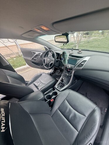 Hyundai Avante-15