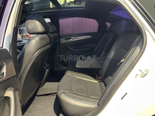 Hyundai Sonata-13