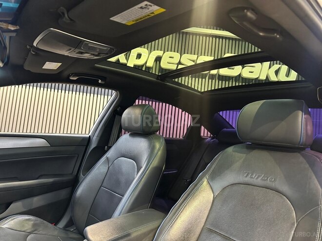 Hyundai Sonata-12