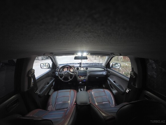 Mitsubishi Outlander-12