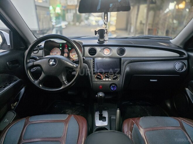 Mitsubishi Outlander-11
