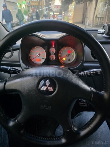 Mitsubishi Outlander-20