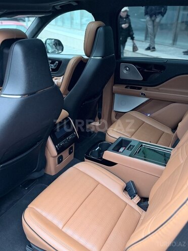 Lincoln Aviator-8