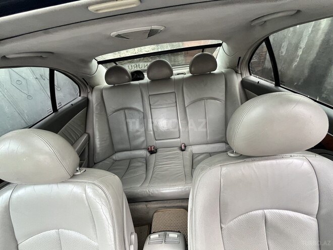 Mercedes E 270-10
