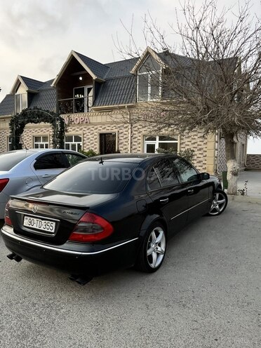 Mercedes E 270-2