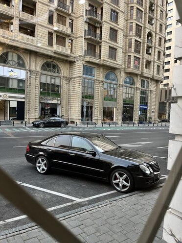 Mercedes E 270-3