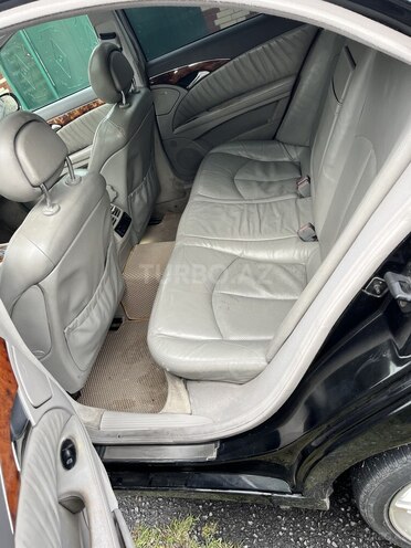 Mercedes E 270-11