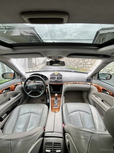 Mercedes E 270-9