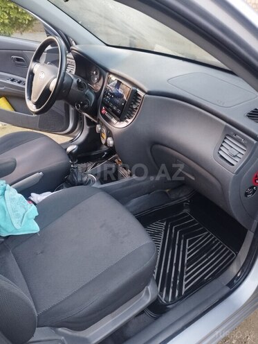 Kia Rio-12