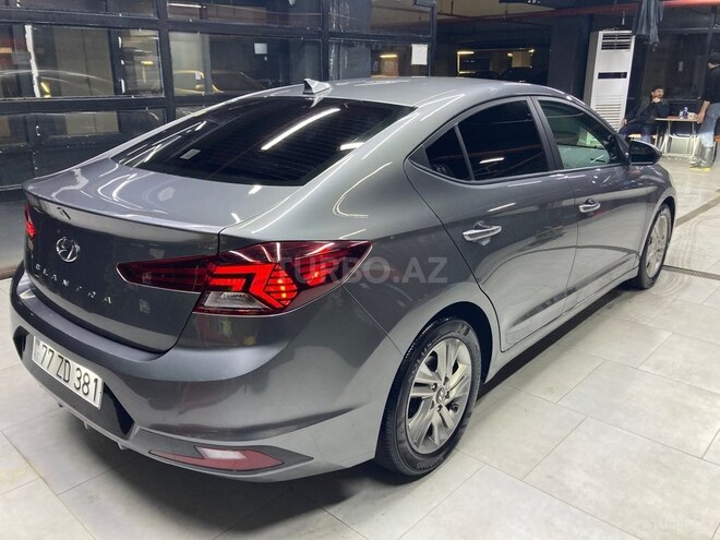 Hyundai Elantra-3
