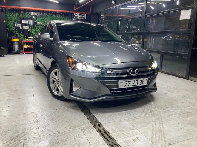 Hyundai Elantra-1