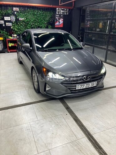 Hyundai Elantra-2