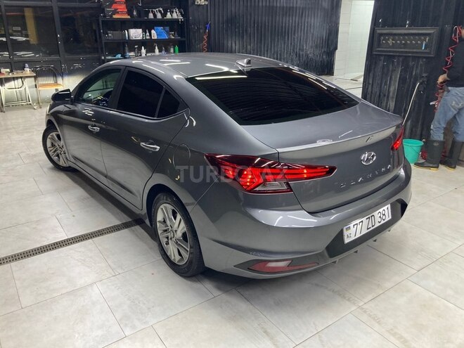 Hyundai Elantra-10