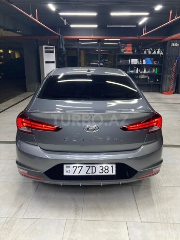 Hyundai Elantra-12