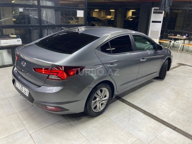 Hyundai Elantra-11