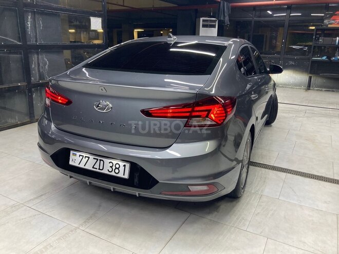 Hyundai Elantra-13