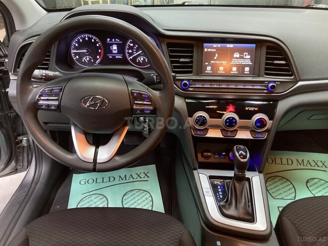 Hyundai Elantra-8