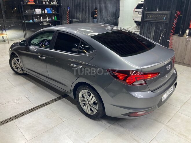 Hyundai Elantra-16
