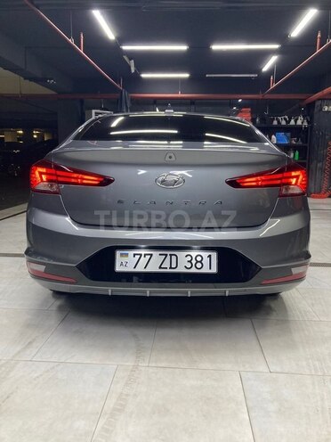 Hyundai Elantra-17