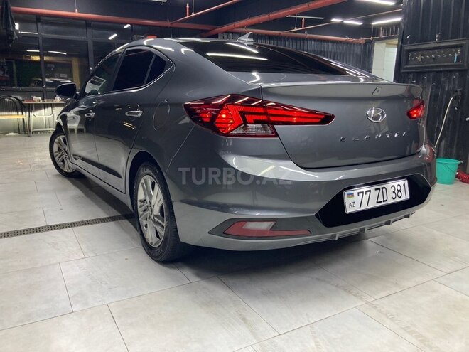 Hyundai Elantra-18