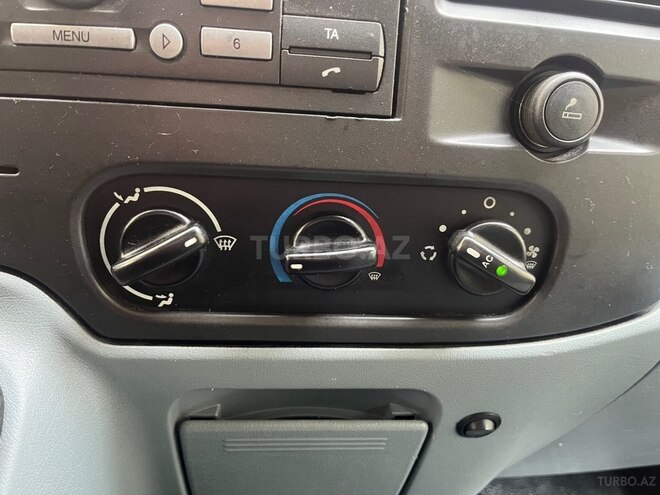 Ford Transit-3