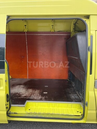 Ford Transit-15