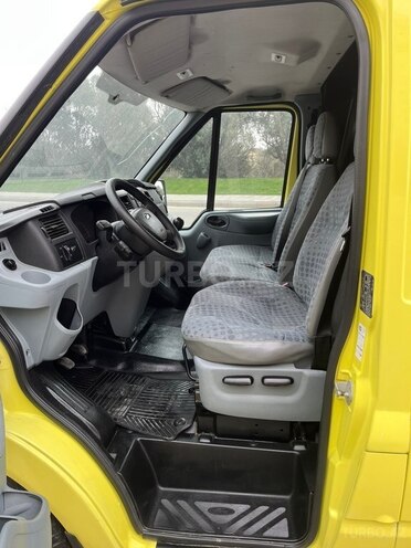 Ford Transit-12