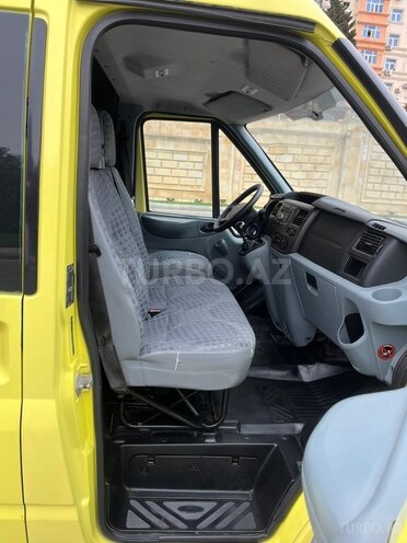 Ford Transit-13