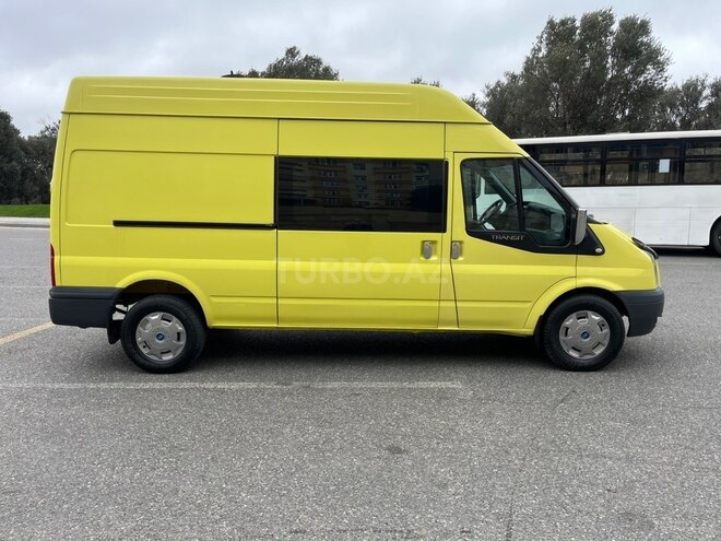 Ford Transit-8