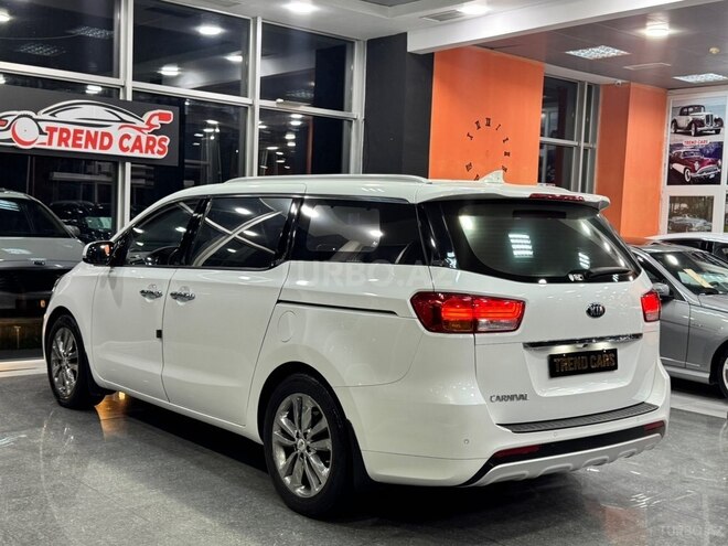 Kia Carnival-8