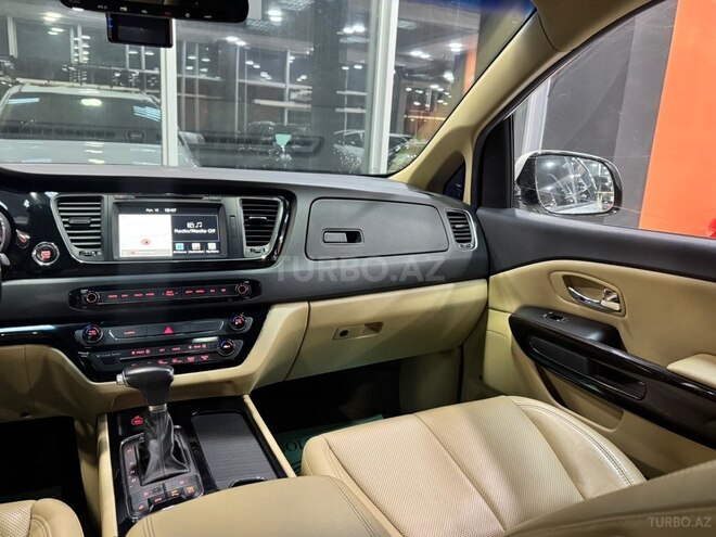 Kia Carnival-20