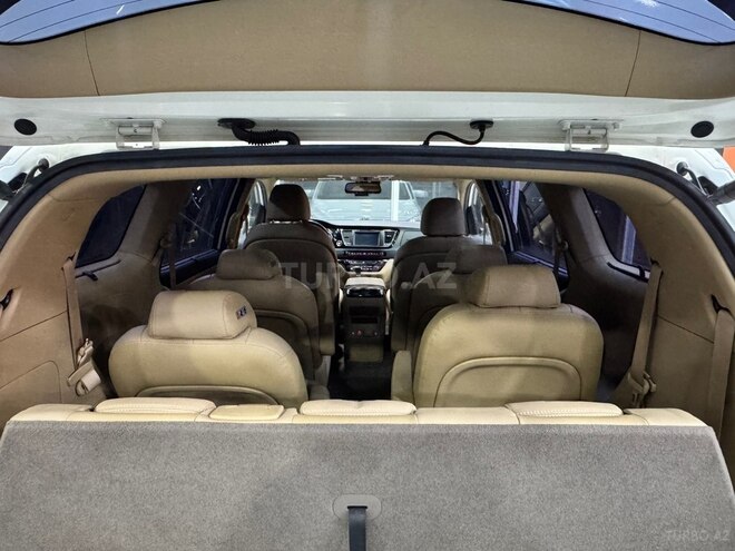 Kia Carnival-11